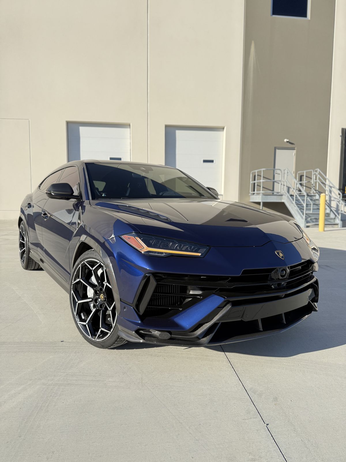 Blue Lamborghini Urus Performante