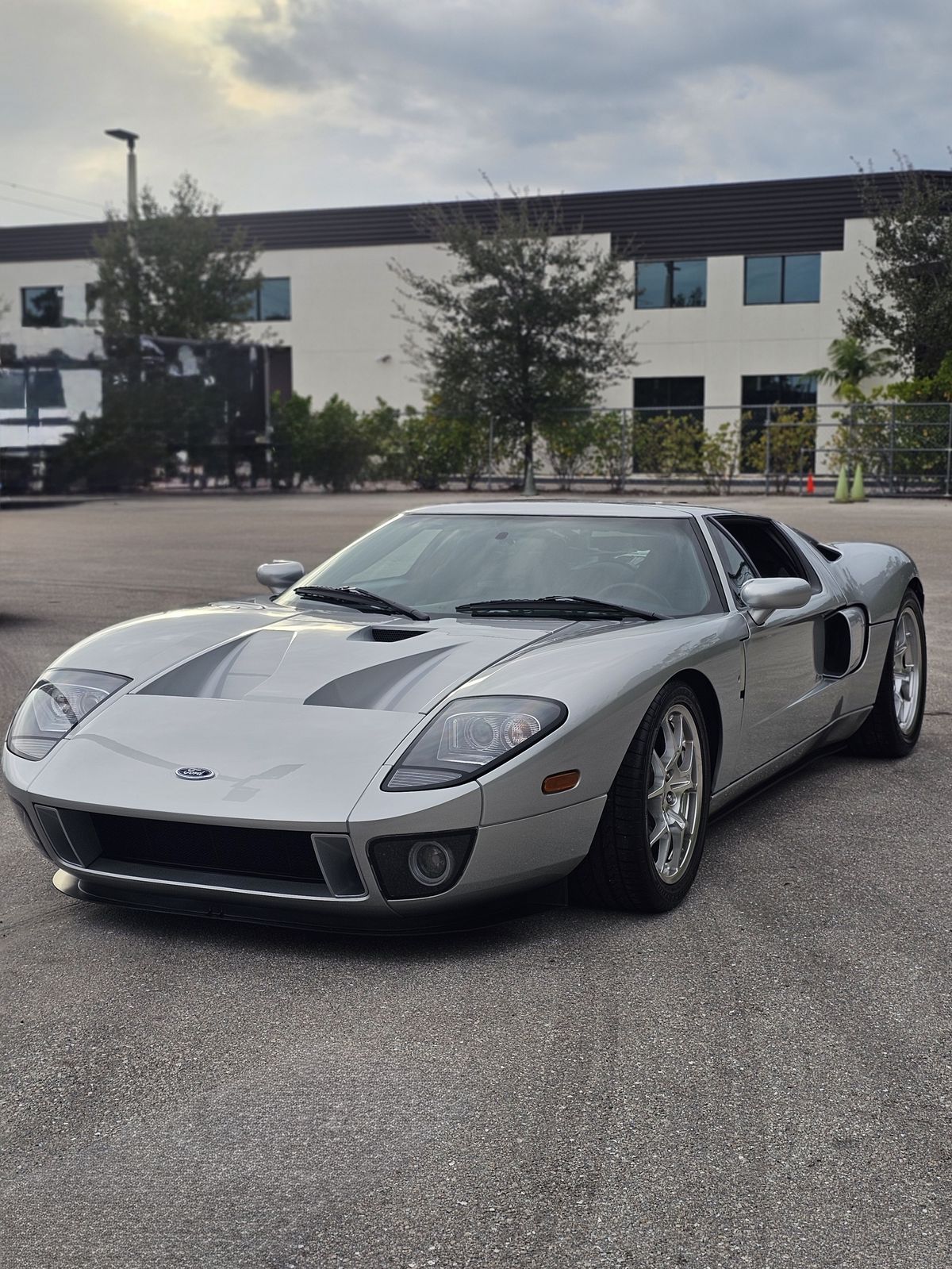 Silver Ford GT