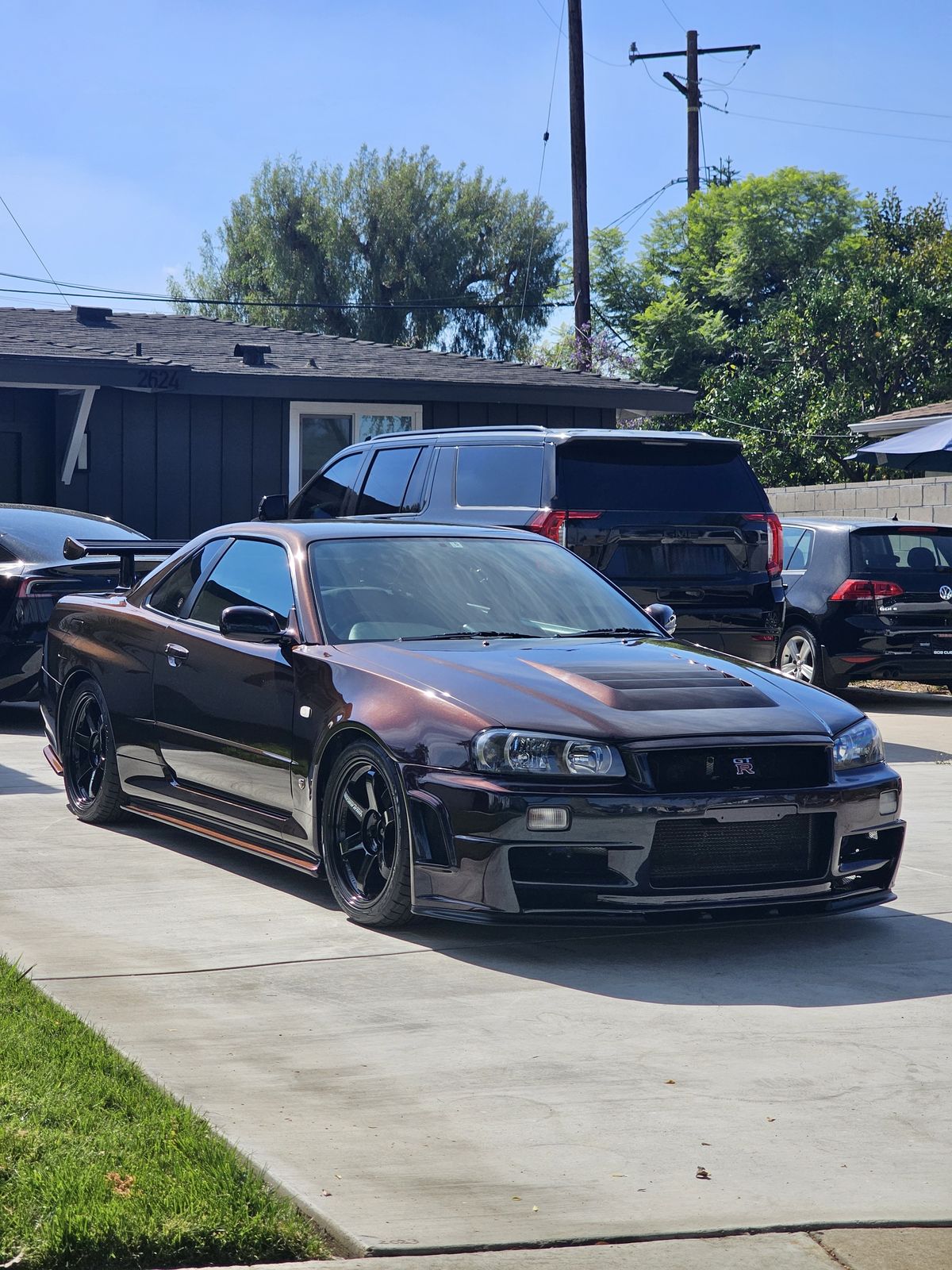 Nissan Skyline GT-R R34 in Midnight Purple